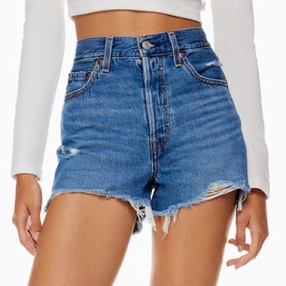 (NWT) Aritzia Levi’s Ribcage Shorts - Noe Departure